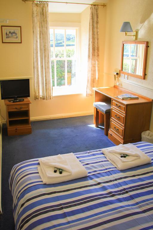 The Red Lion Hotel Lowick Green Room photo