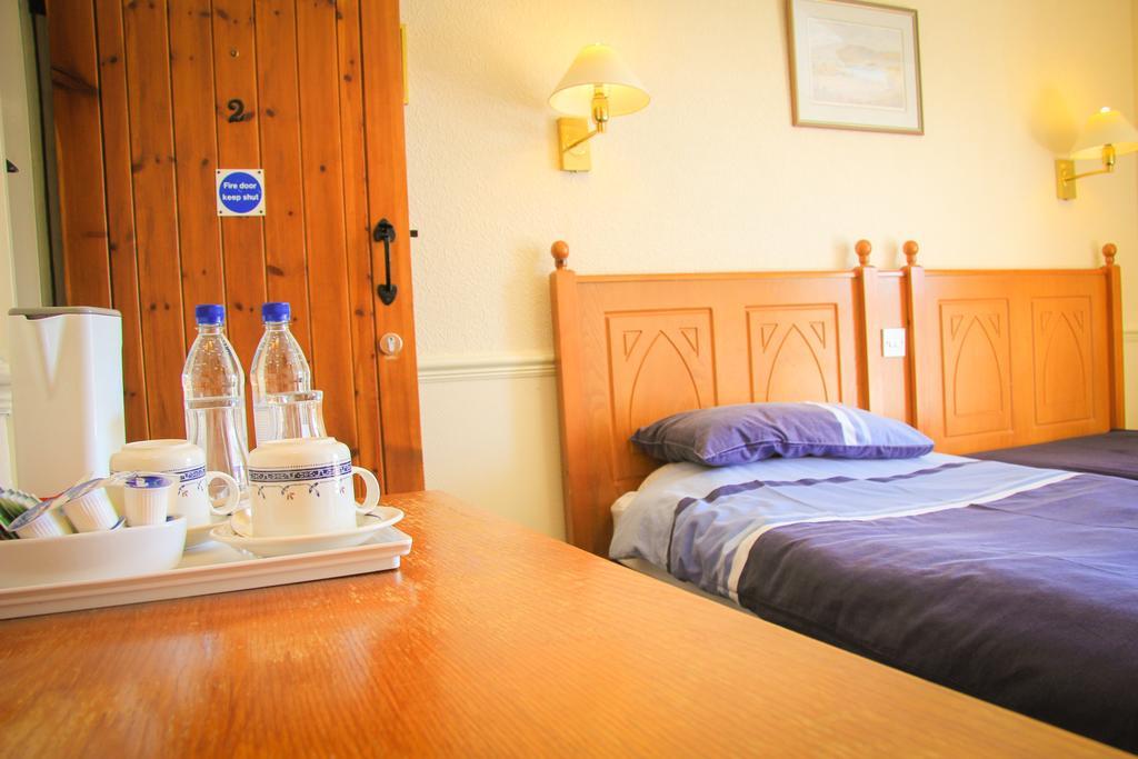 The Red Lion Hotel Lowick Green Room photo